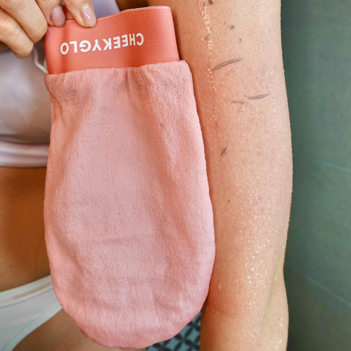 Black+Pink Exfoliating Glove Duo - CHEEKYGLO