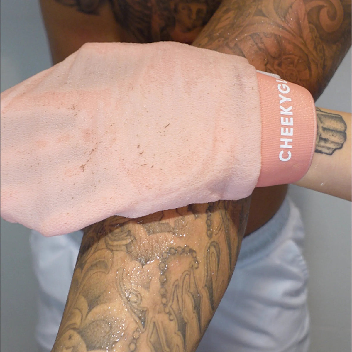 CheekyGlo Exfoliating Glove - CHEEKYGLO