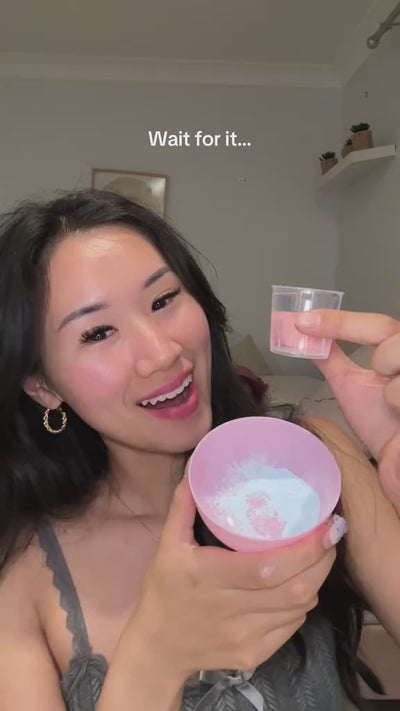 woman demonstrating step-by-step on how to use the cheekyglo ice slushy mask